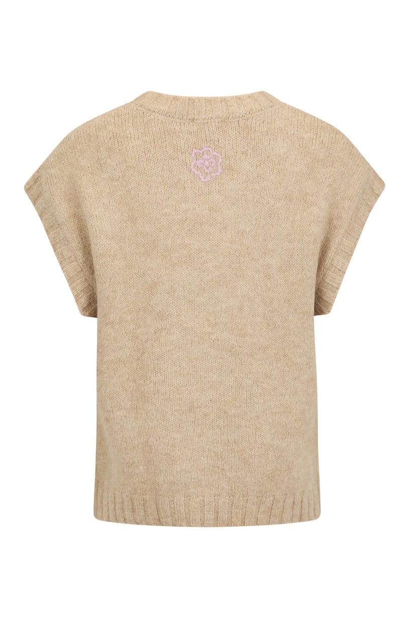 Darcy Vest - Image 6